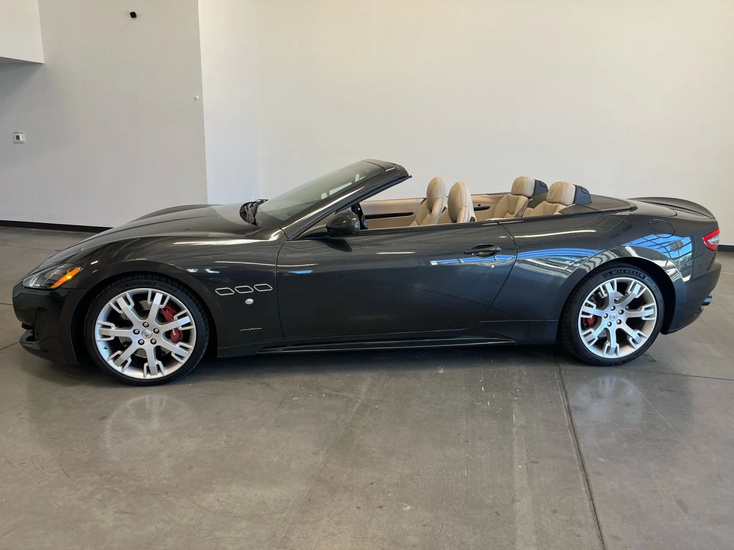 2016 Maserati Granturismo Sport photo 2