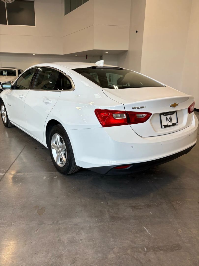 2024 Chevrolet Malibu 1LT photo 3