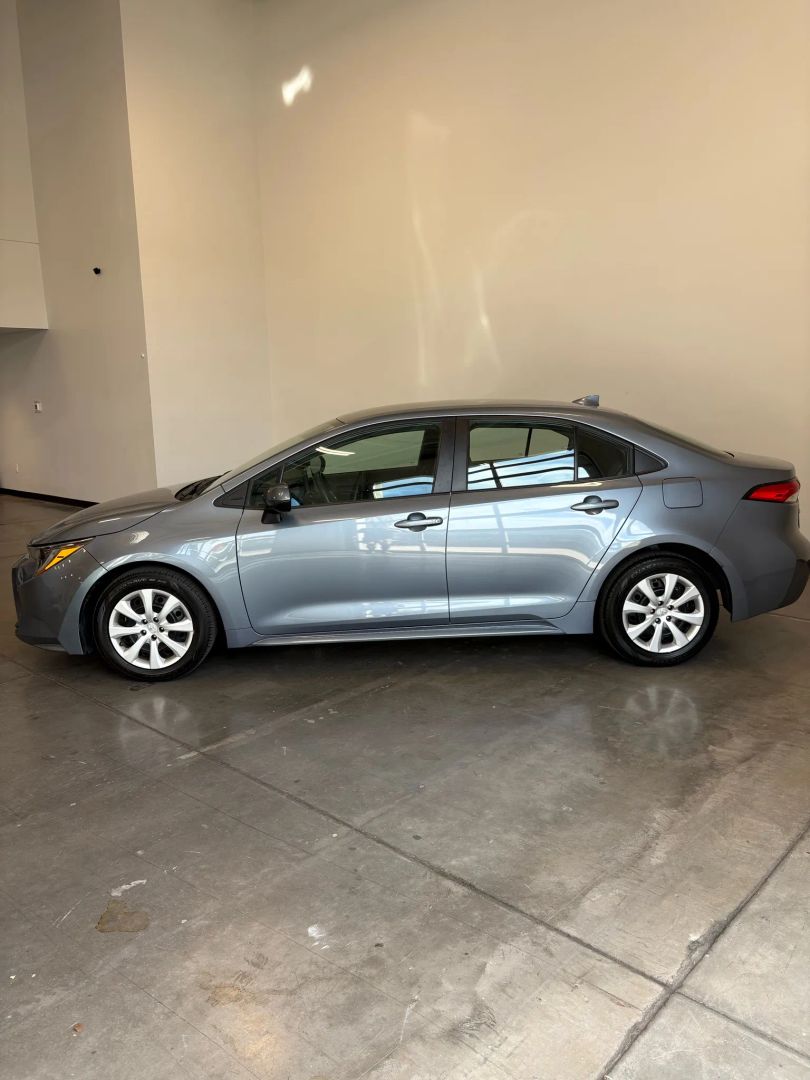 2024 Toyota Corolla LE photo 2