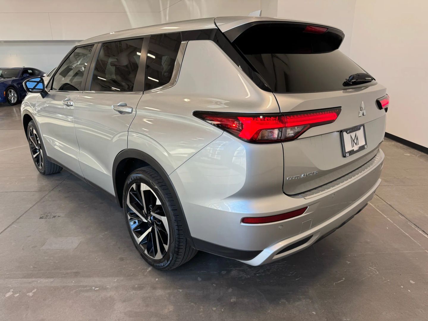 2024 Mitsubishi Outlander SE photo 3