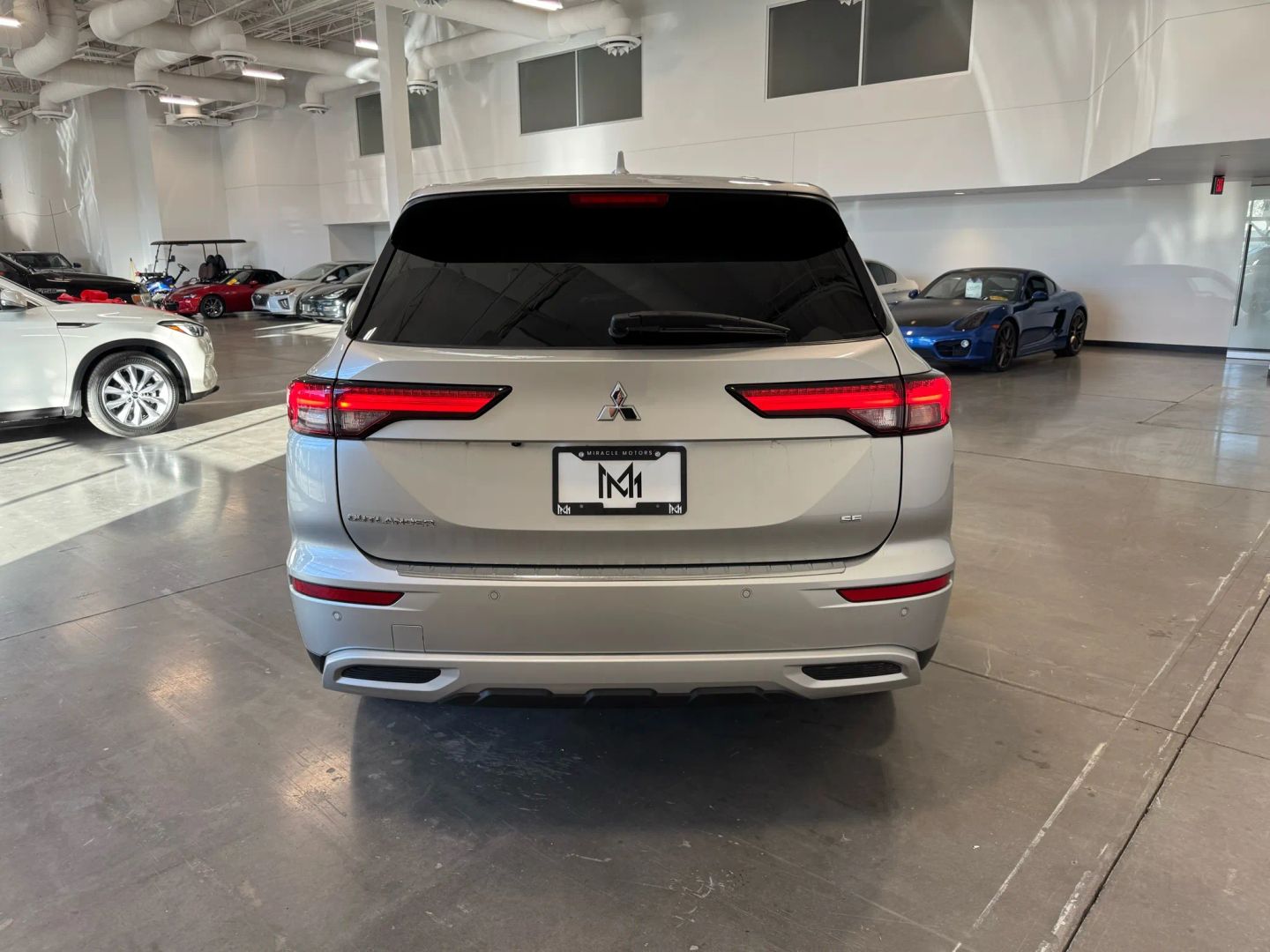 2024 Mitsubishi Outlander SE photo 4