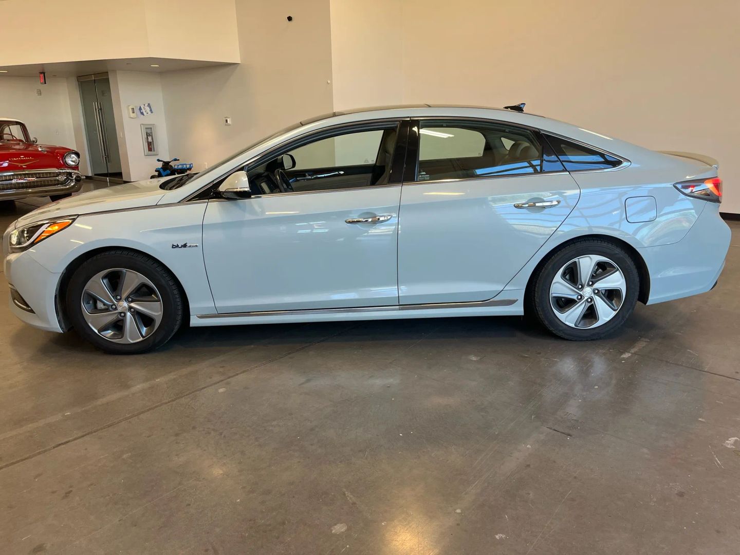 2016 Hyundai Sonata Hybrid Limited photo 2