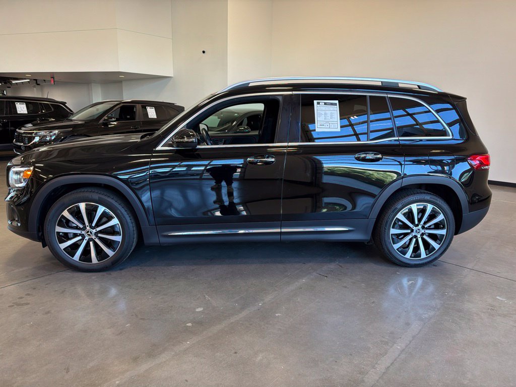 Photo 2 of this Mercedes-Benz GLB 250