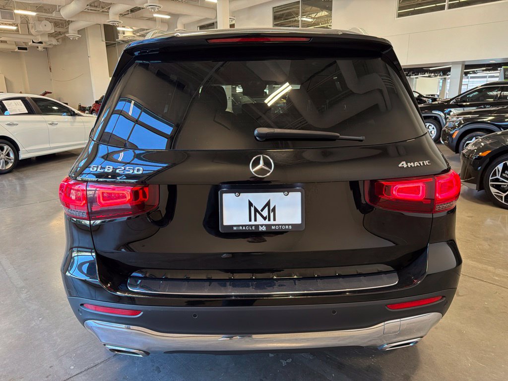 Photo 4 of this Mercedes-Benz GLB 250