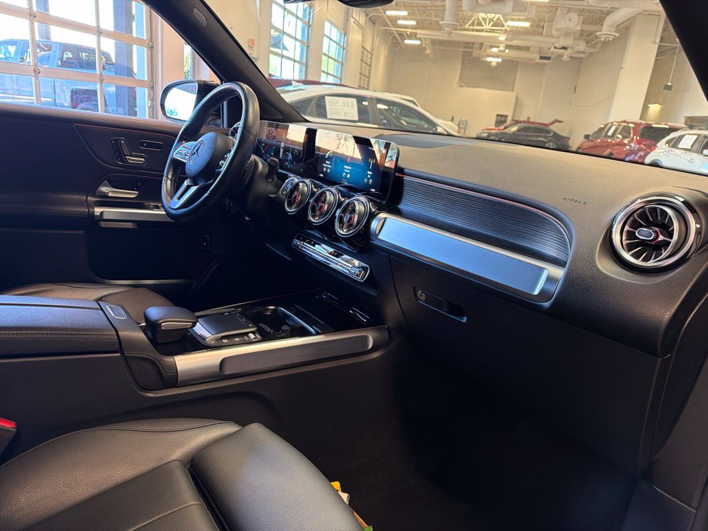 Photo 19 of this Mercedes-Benz GLB 250