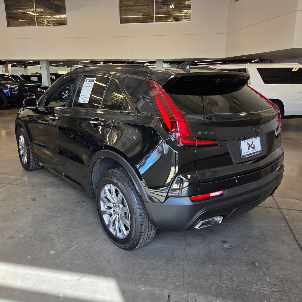 Photo 4 of this Cadillac XT4