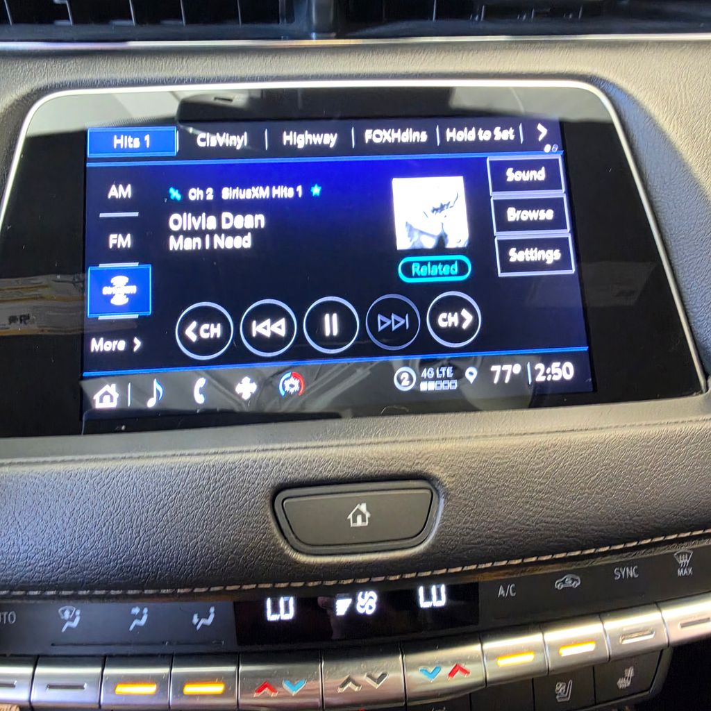 Photo 19 of this Cadillac XT4