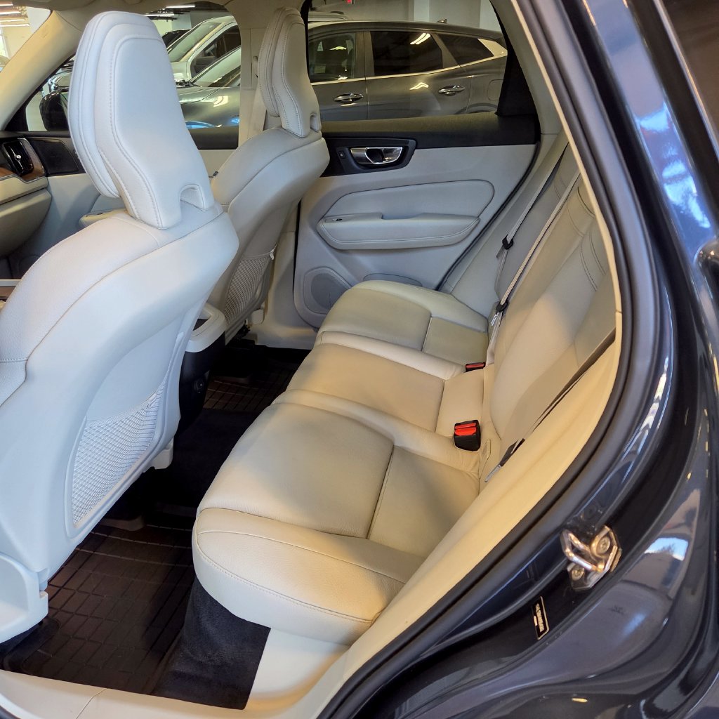 Photo 10 of this Volvo XC60