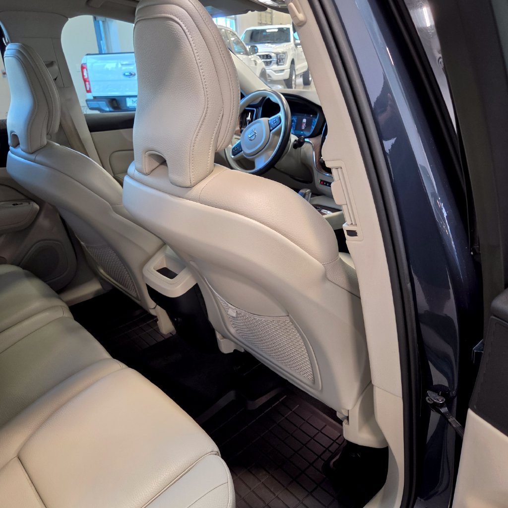 Photo 12 of this Volvo XC60
