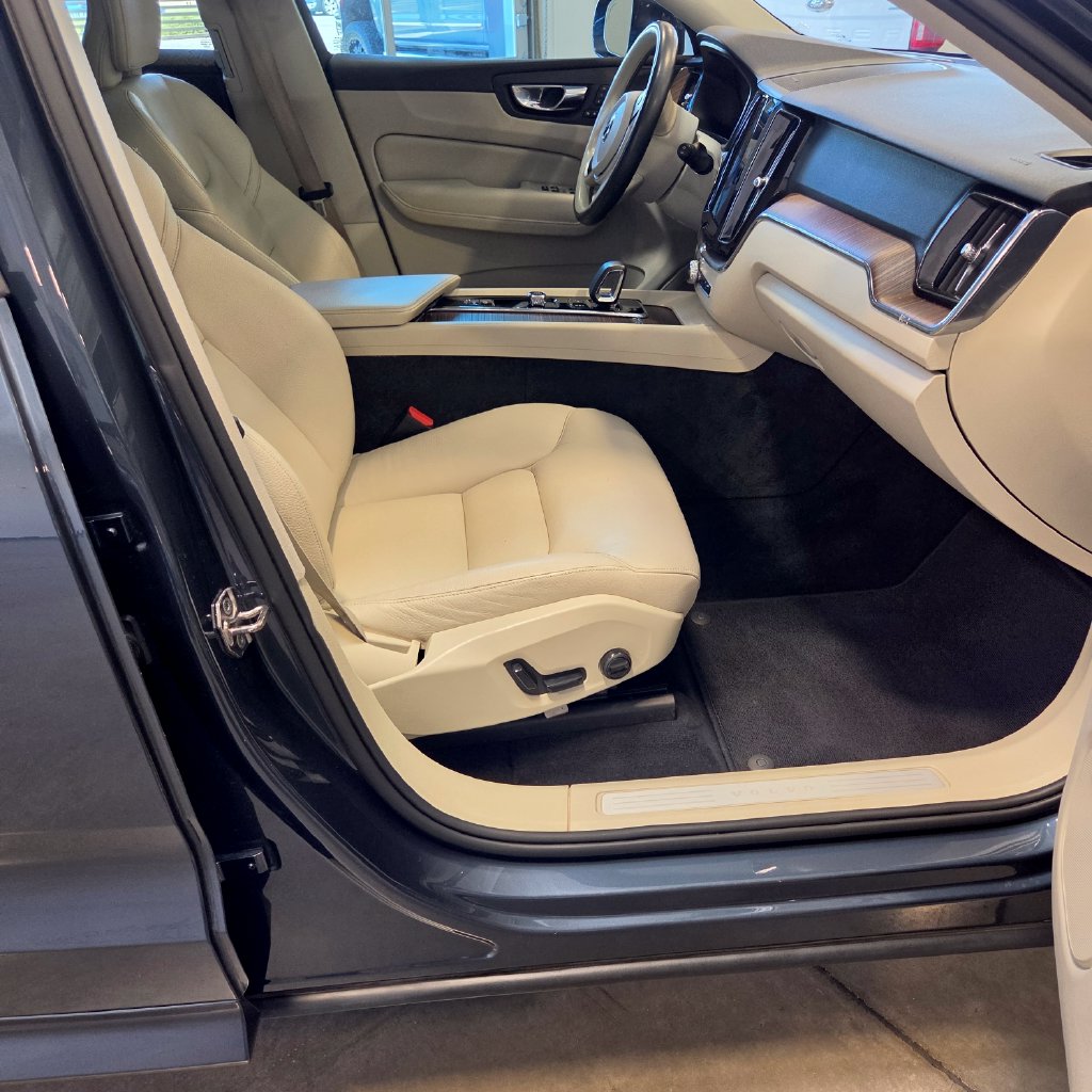 Photo 13 of this Volvo XC60