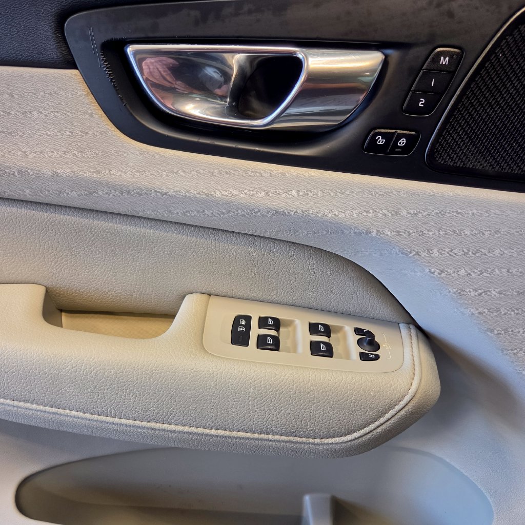 Photo 19 of this Volvo XC60