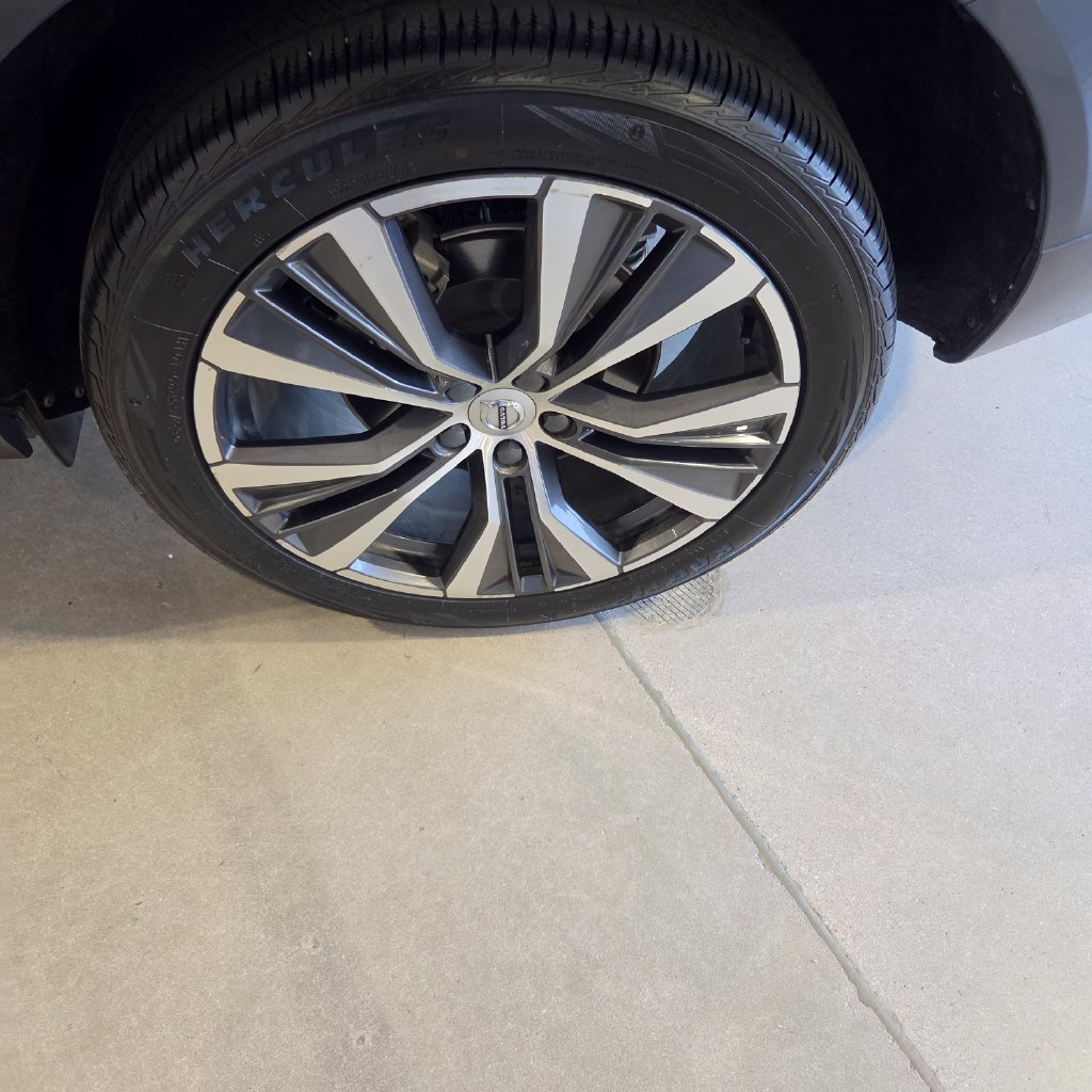Photo 22 of this Volvo XC60