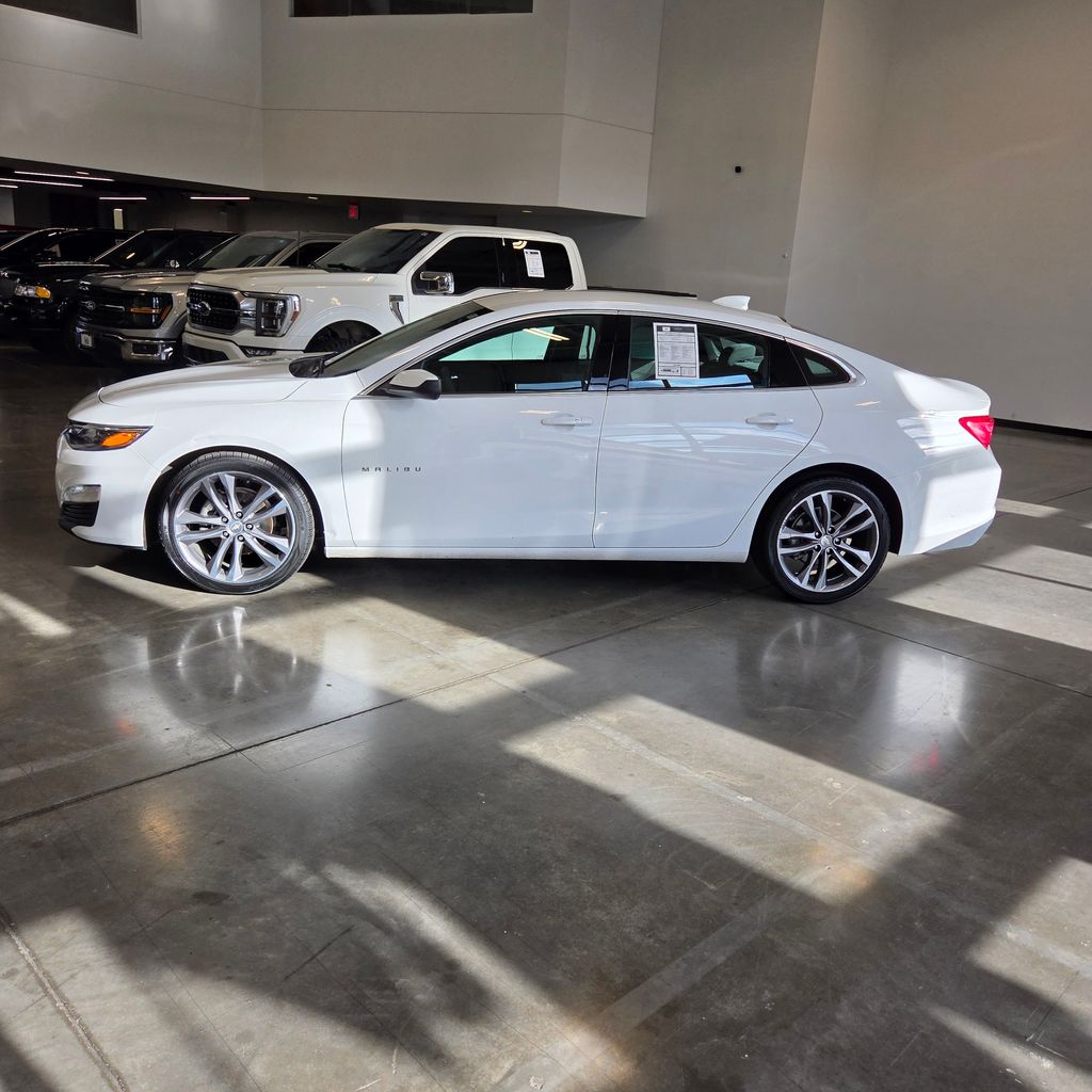 Photo 2 of this Chevrolet Malibu