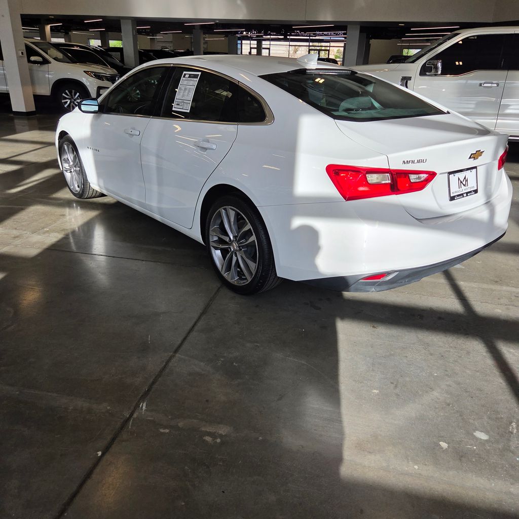 Photo 3 of this Chevrolet Malibu