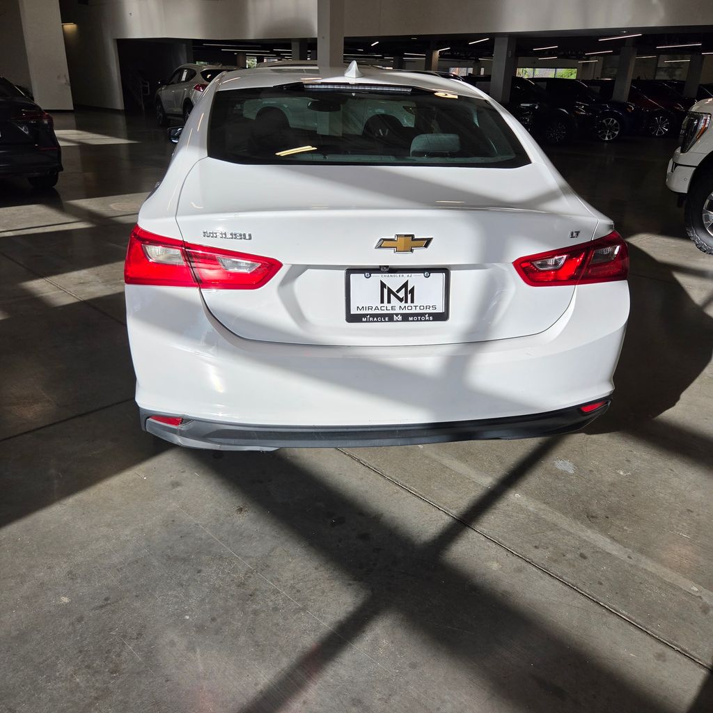 Photo 4 of this Chevrolet Malibu