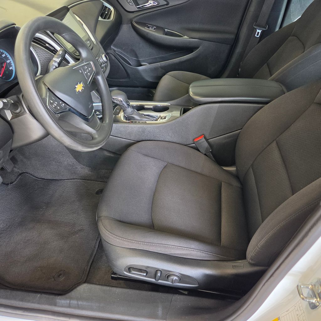 Photo 14 of this Chevrolet Malibu