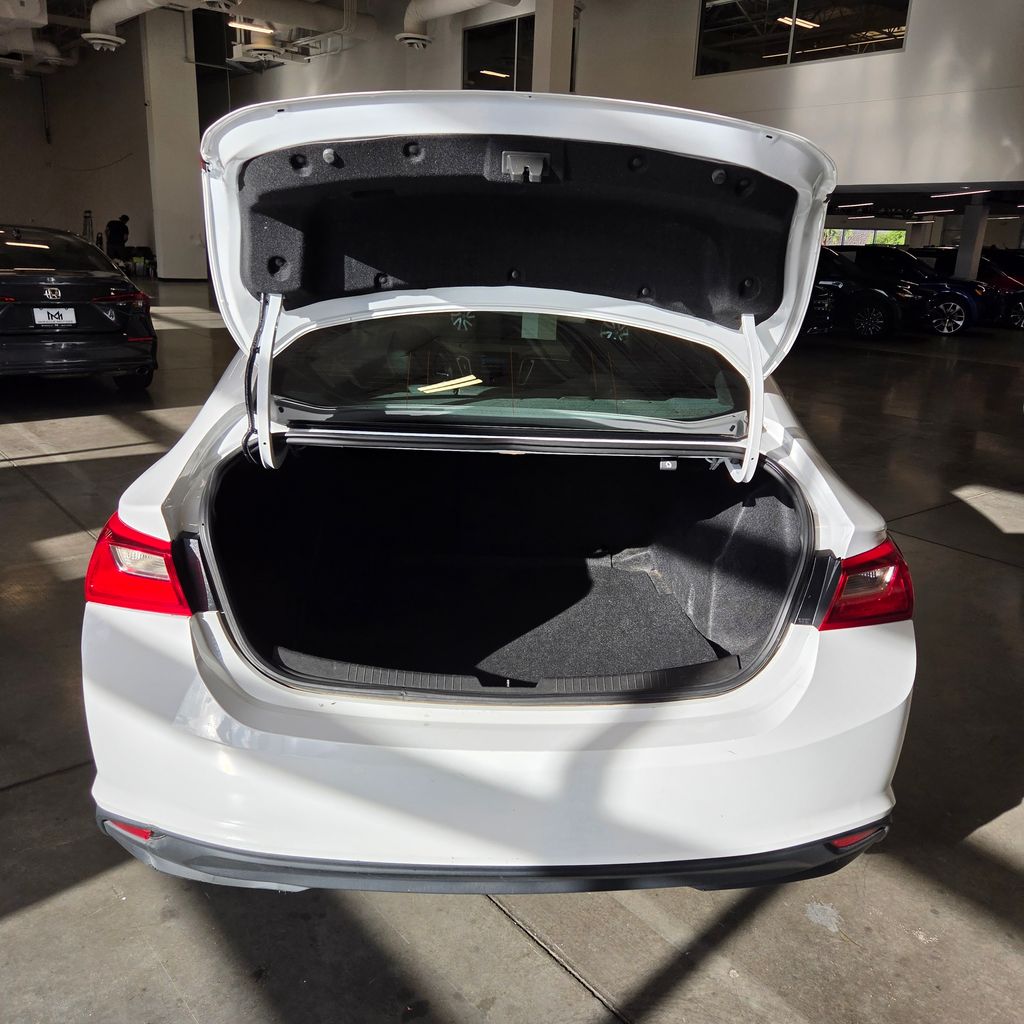 Photo 17 of this Chevrolet Malibu