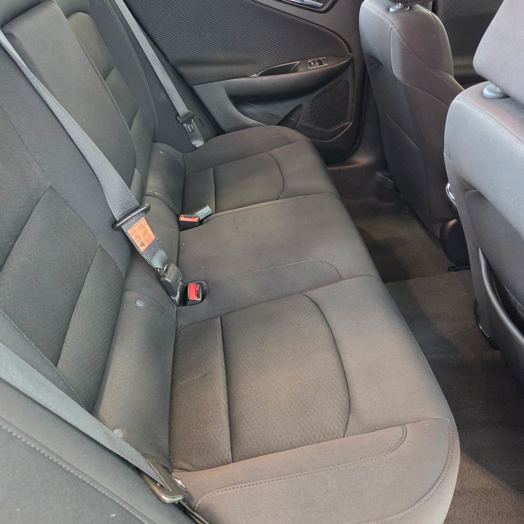Photo 18 of this Chevrolet Malibu