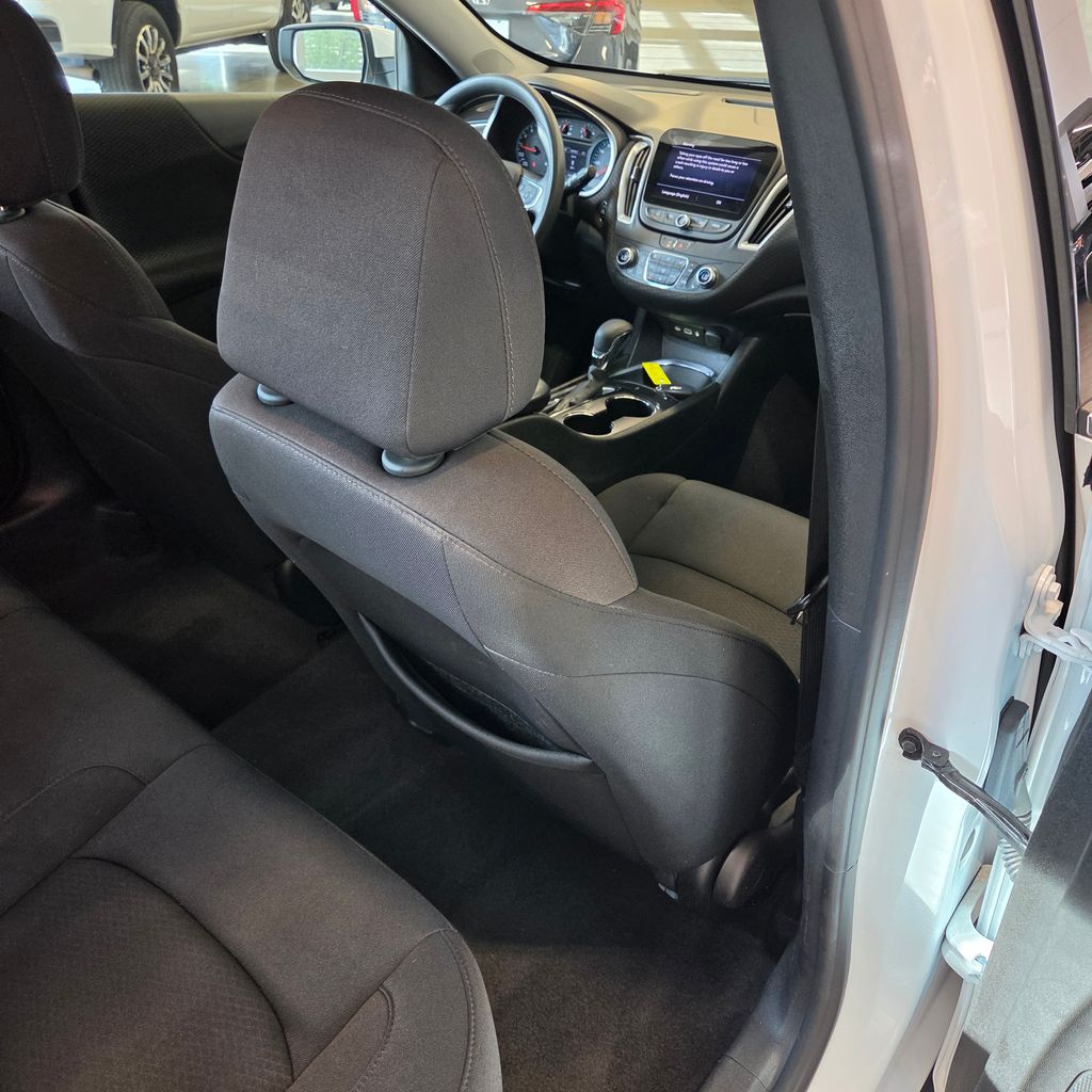 Photo 19 of this Chevrolet Malibu
