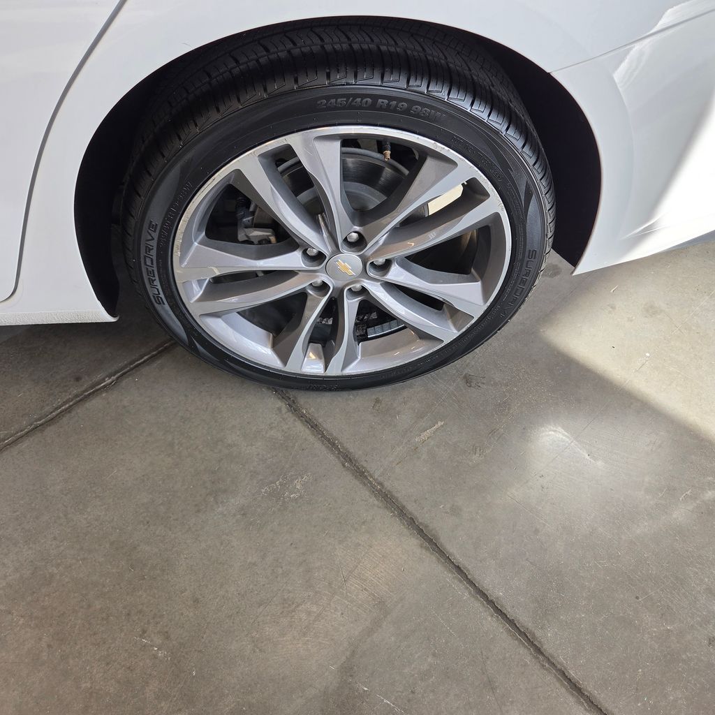 Photo 24 of this Chevrolet Malibu