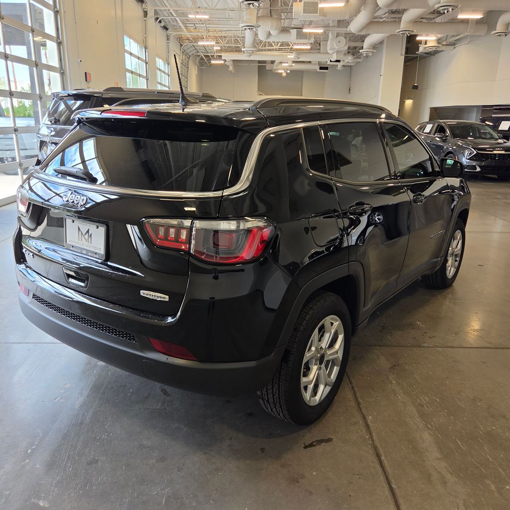 Photo 5 of this Jeep Compass
