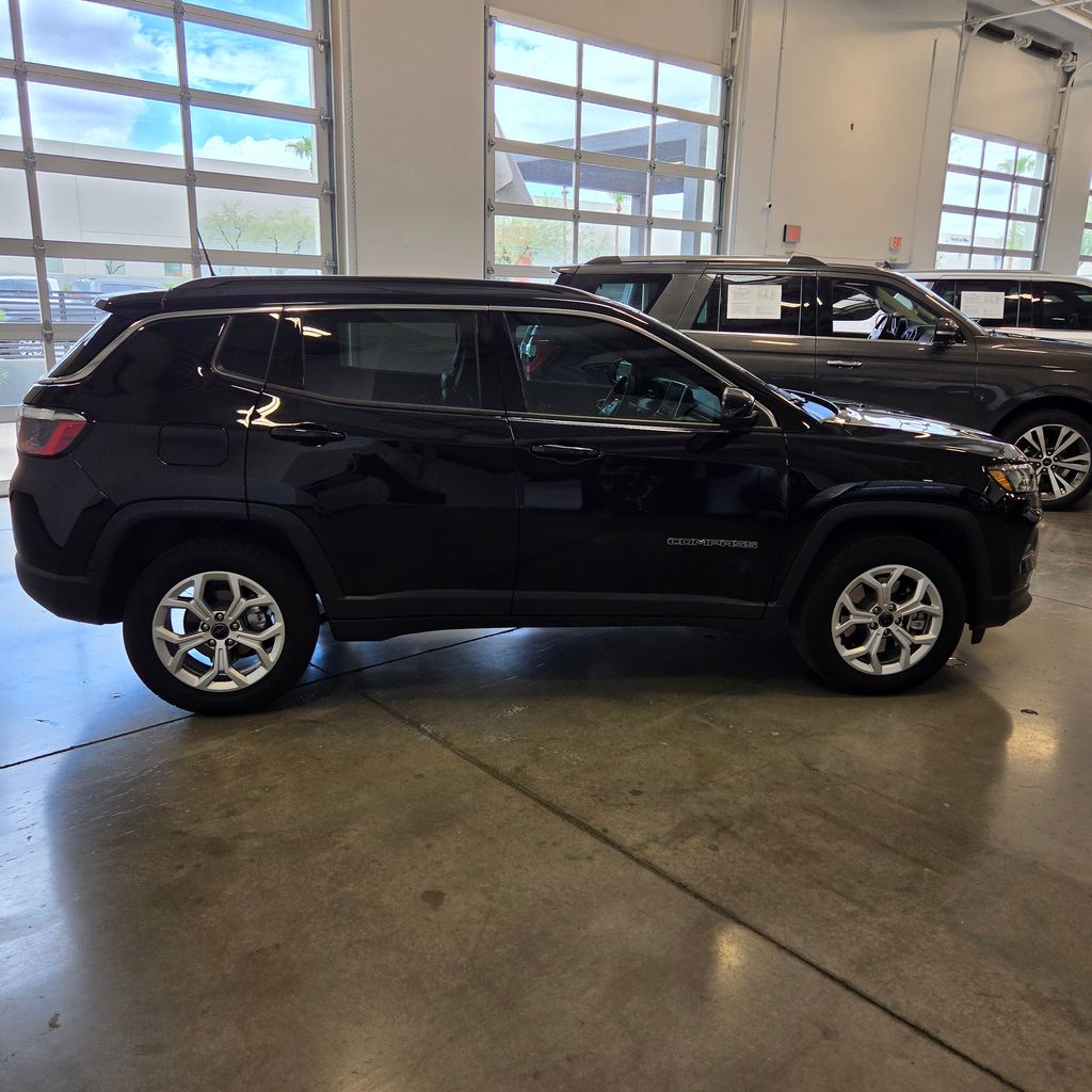 Photo 6 of this Jeep Compass