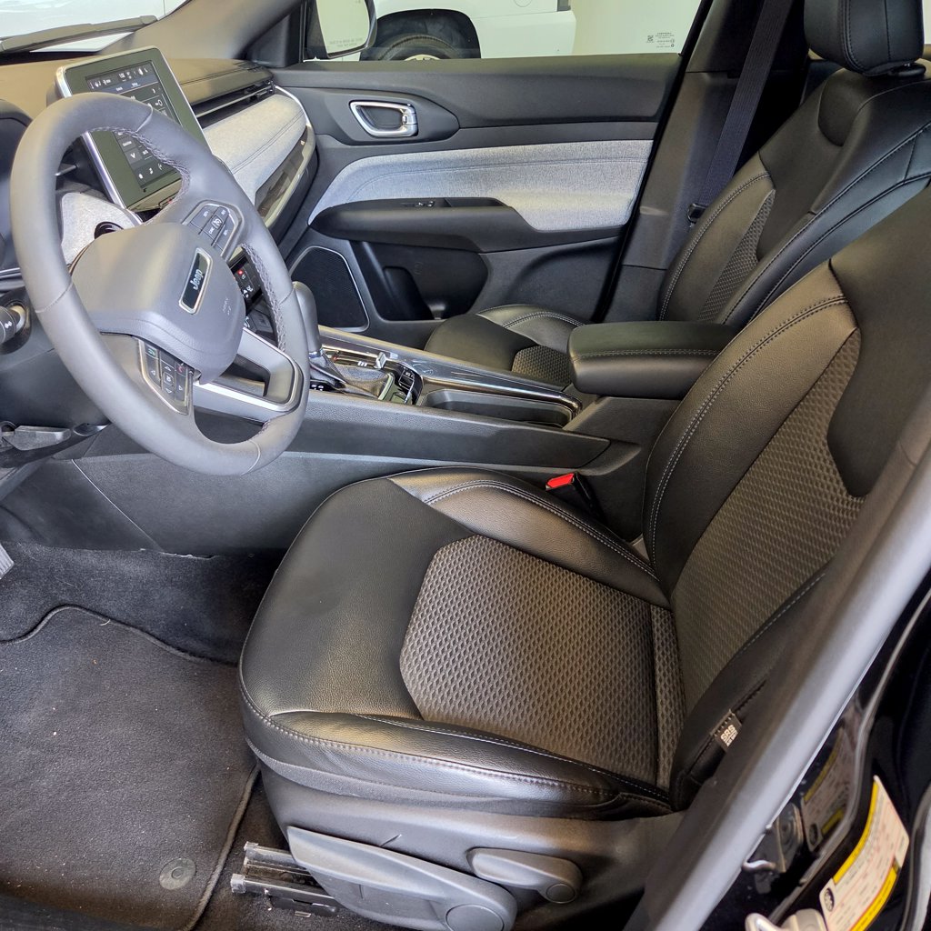 Photo 14 of this Jeep Compass