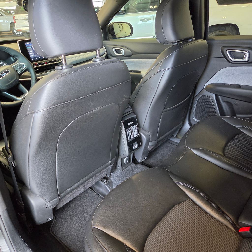 Photo 17 of this Jeep Compass