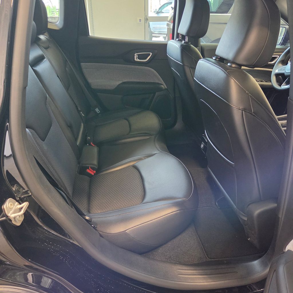 Photo 18 of this Jeep Compass