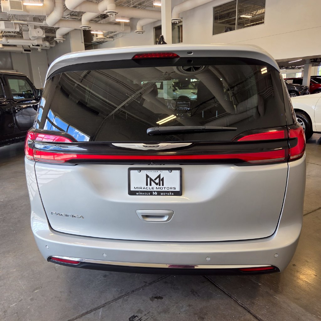 Photo 6 of this Chrysler Pacifica