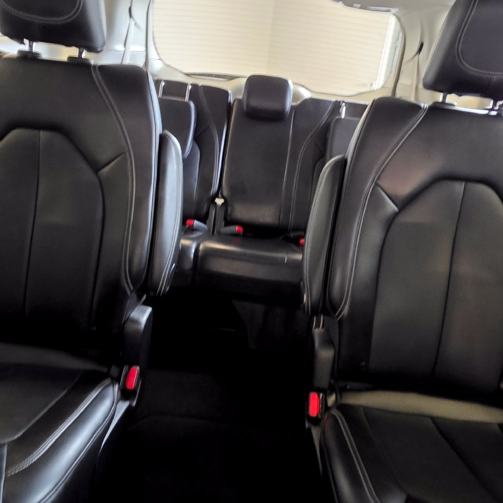 Photo 10 of this Chrysler Pacifica