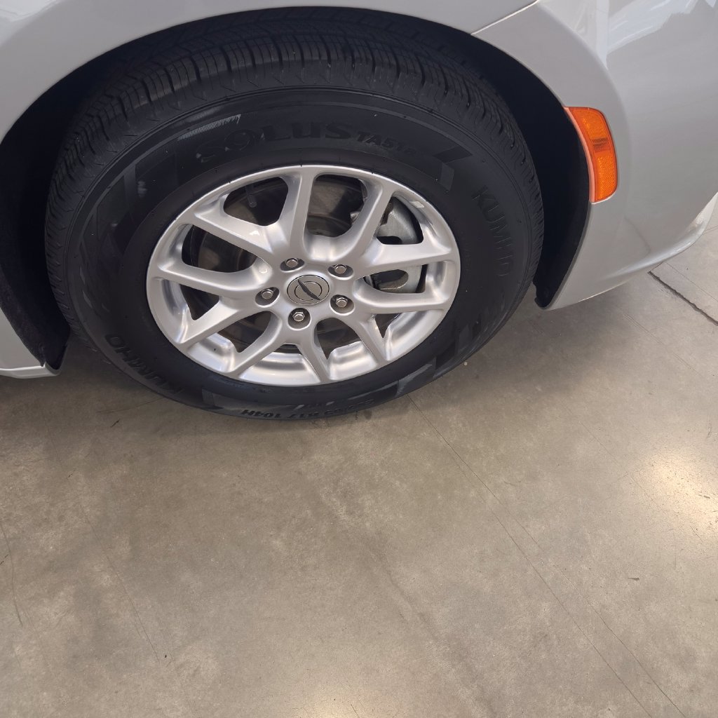 Photo 25 of this Chrysler Pacifica