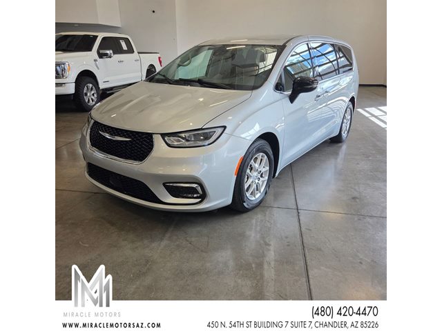 Silver Mist Clearcoat 2024 Chrysler Pacifica Minivan Front-Wheel Drive Automatic