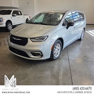 View 2024 Chrysler Pacifica 