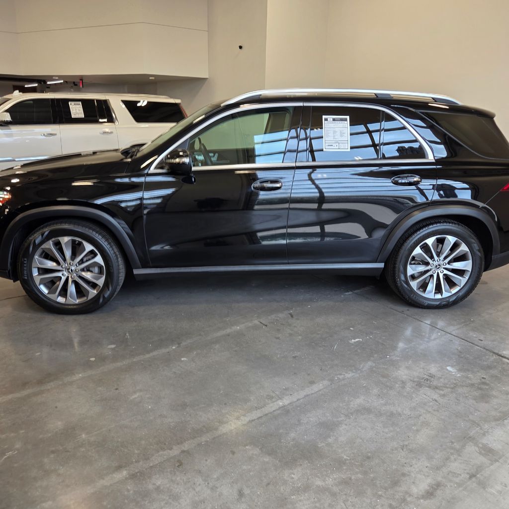 Photo 2 of this Mercedes-Benz GLE 450