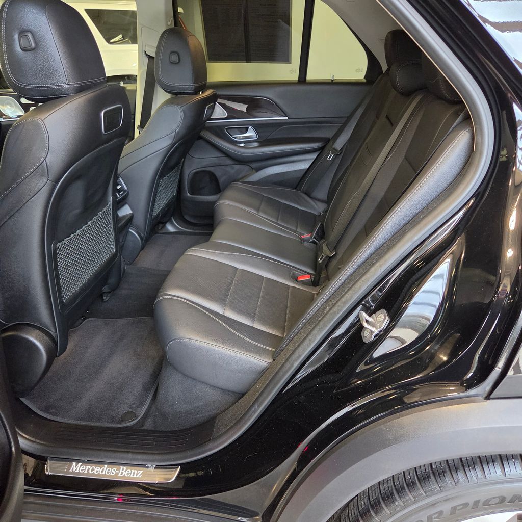 Photo 14 of this Mercedes-Benz GLE 450