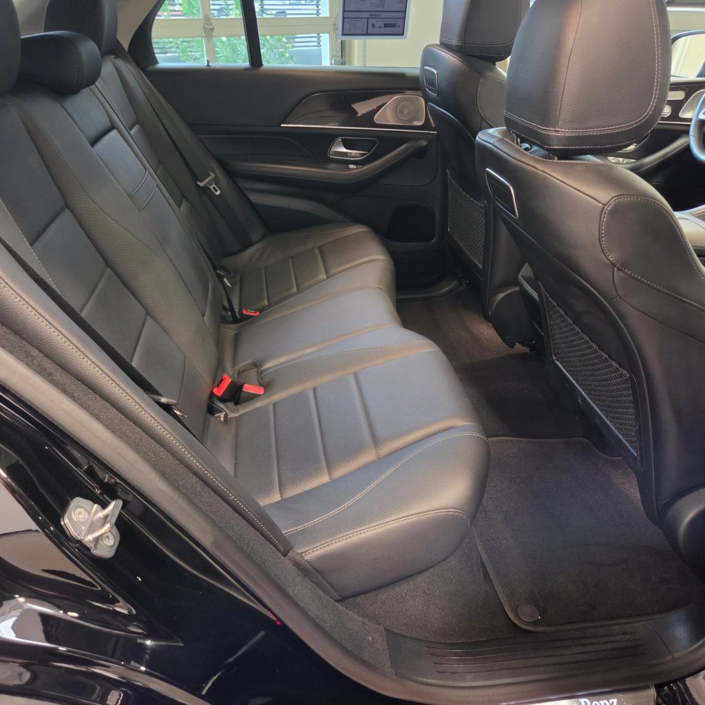 Photo 16 of this Mercedes-Benz GLE 450