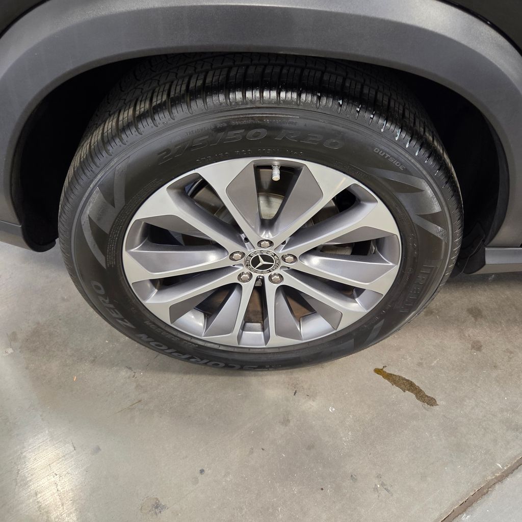 Photo 25 of this Mercedes-Benz GLE 450