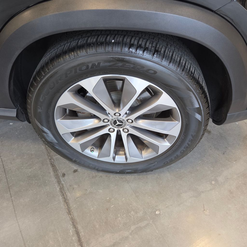 Photo 26 of this Mercedes-Benz GLE 450