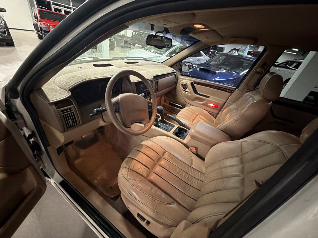 Photo 16 of this Jeep Grand Cherokee