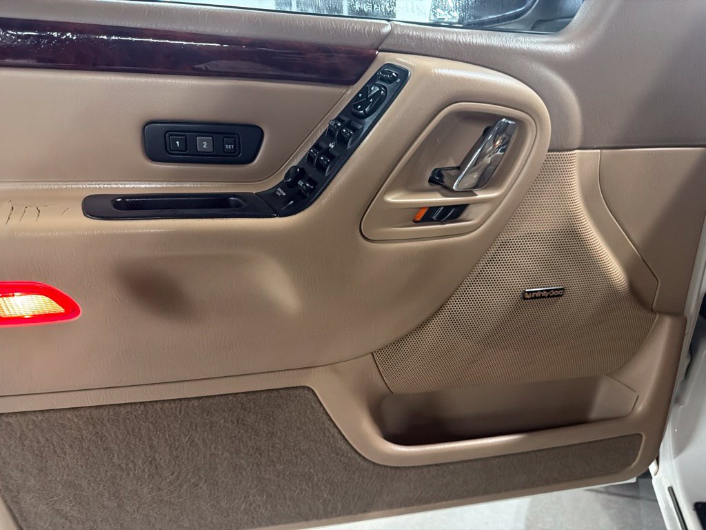 Photo 20 of this Jeep Grand Cherokee