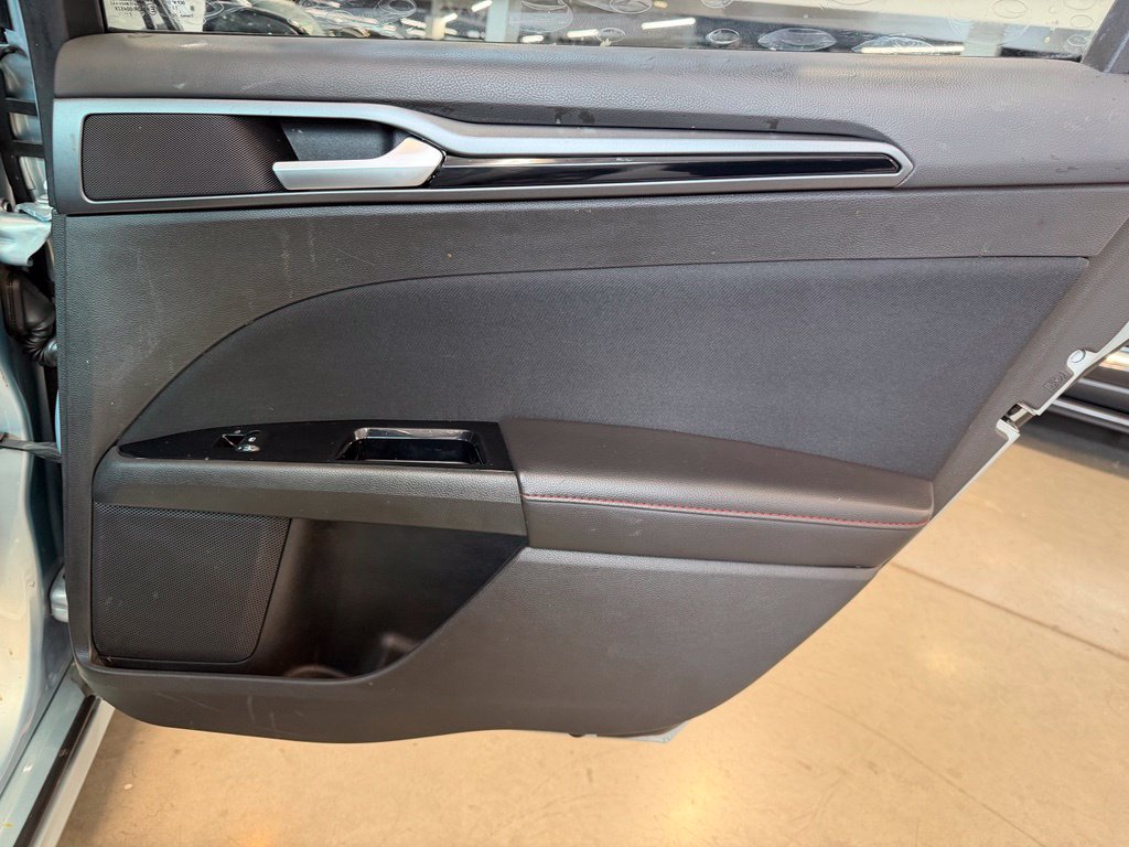 Photo 12 of this Ford Fusion