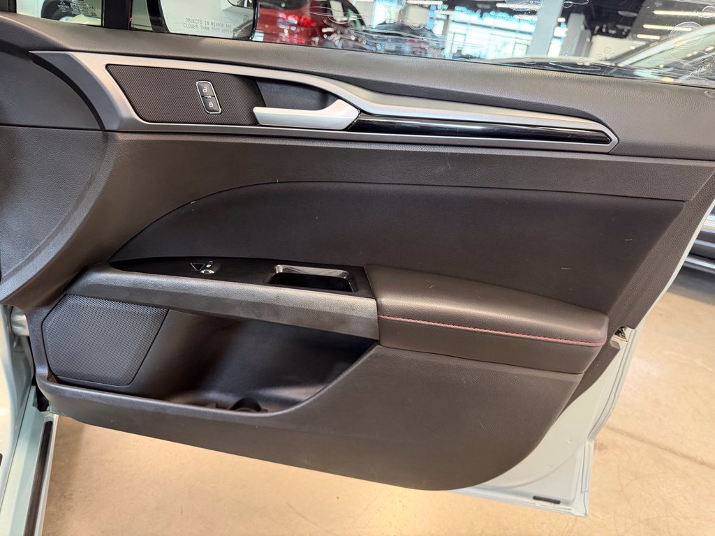 Photo 13 of this Ford Fusion