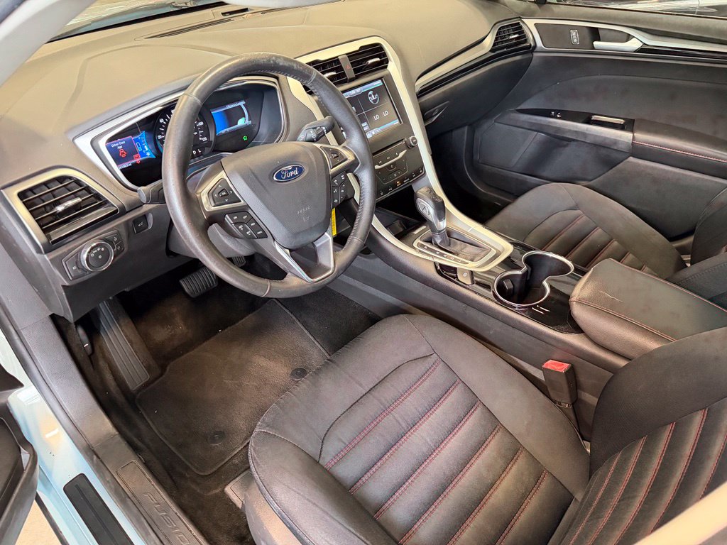 Photo 15 of this Ford Fusion