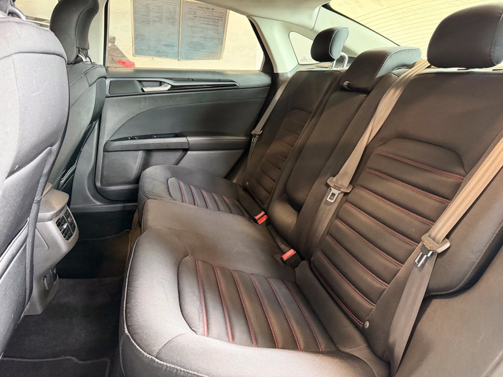 Photo 16 of this Ford Fusion