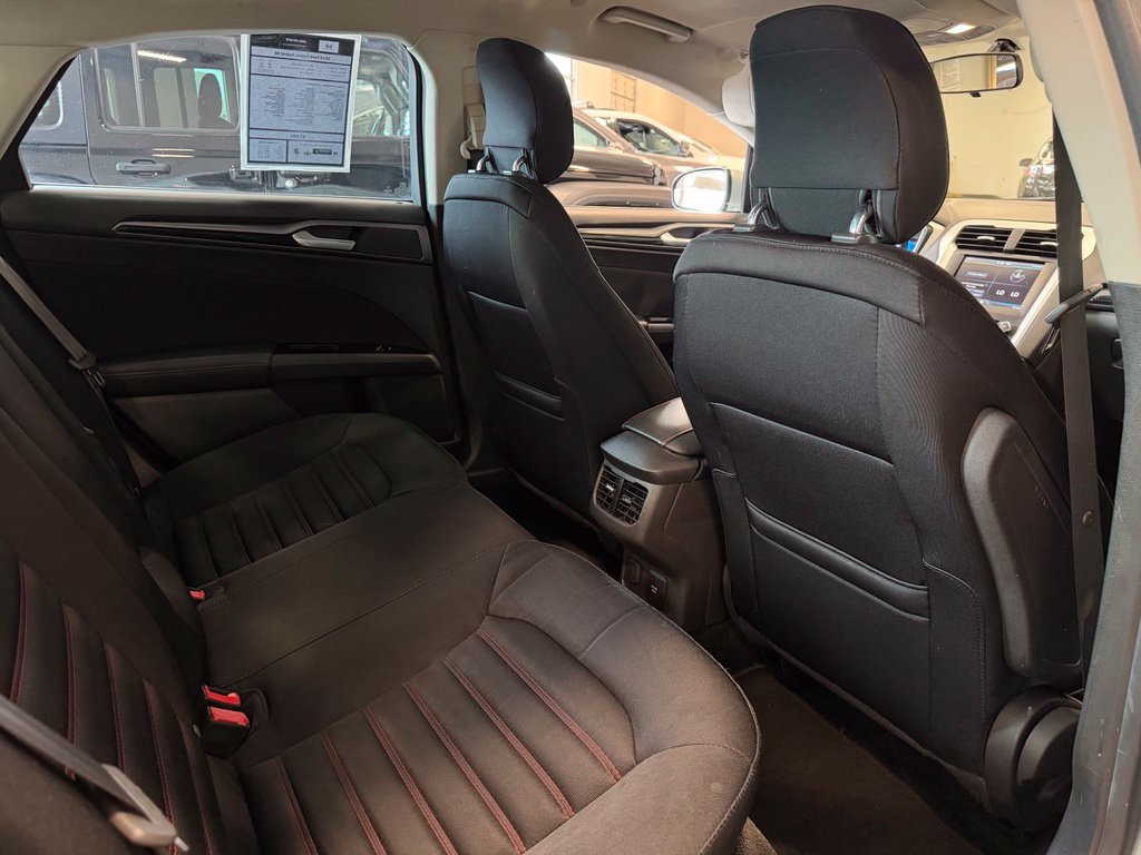 Photo 17 of this Ford Fusion