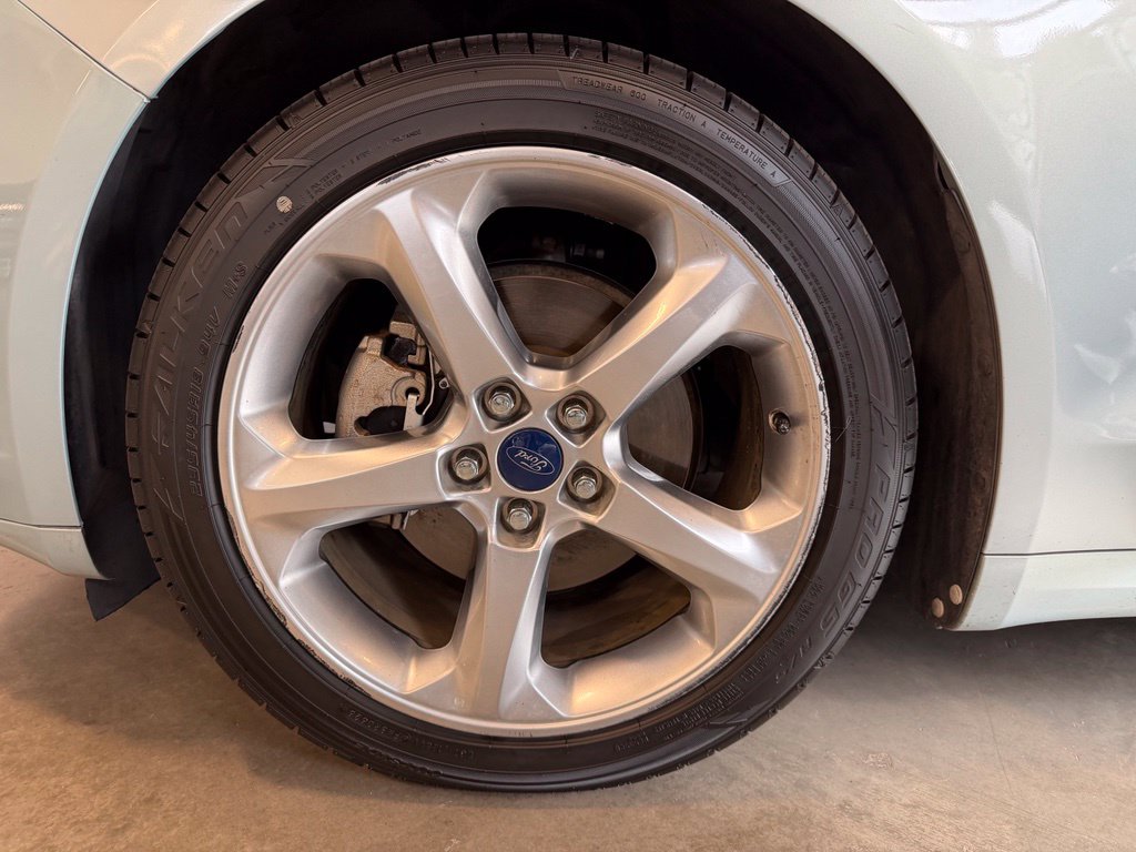 Photo 21 of this Ford Fusion