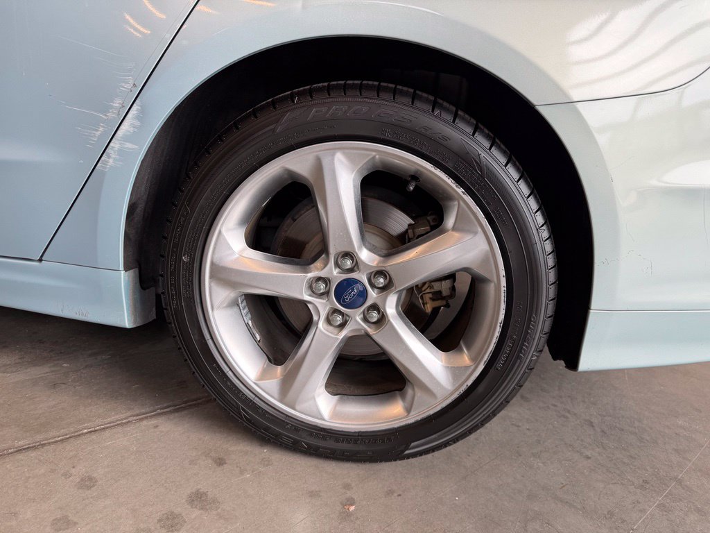 Photo 22 of this Ford Fusion