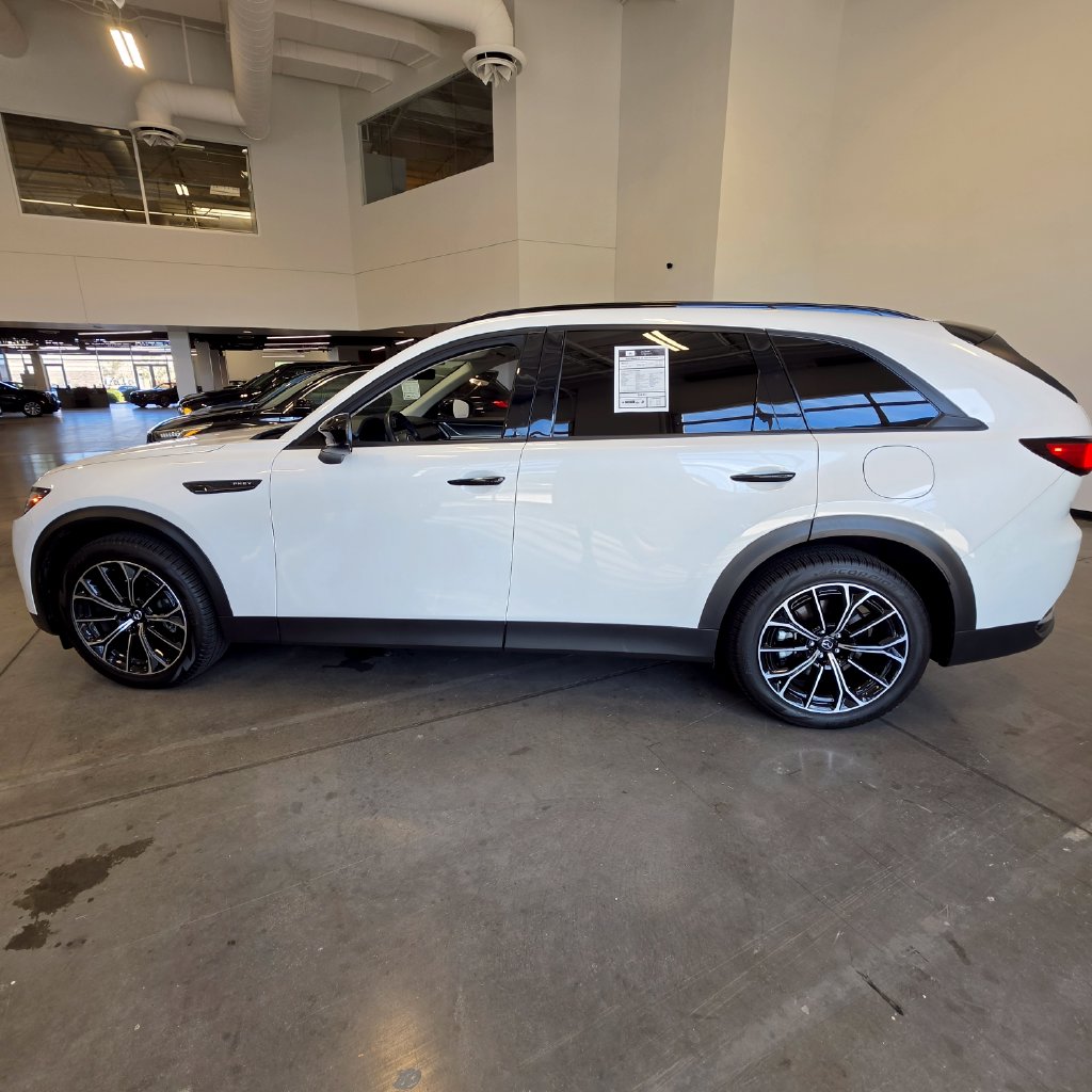 Photo 8 of this Mazda CX-70 PHEV