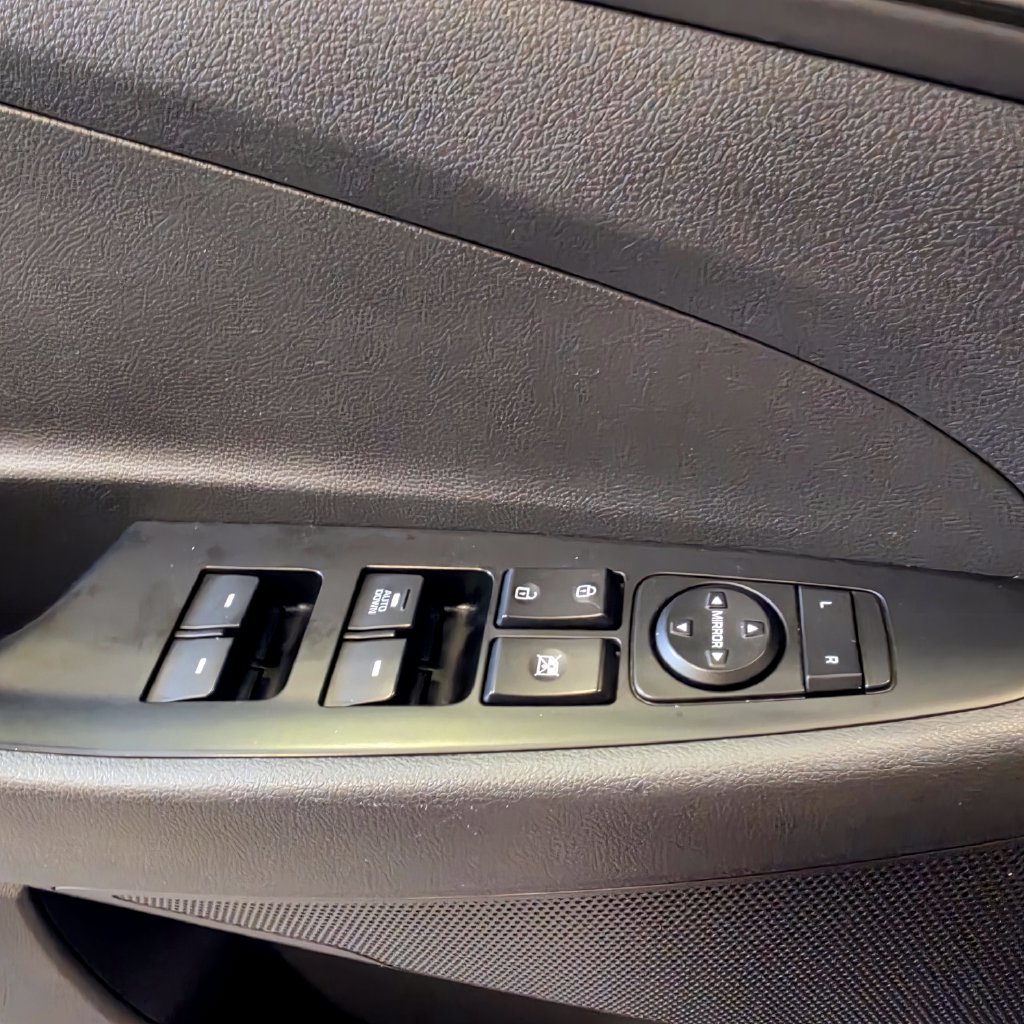Photo 16 of this Hyundai Tucson